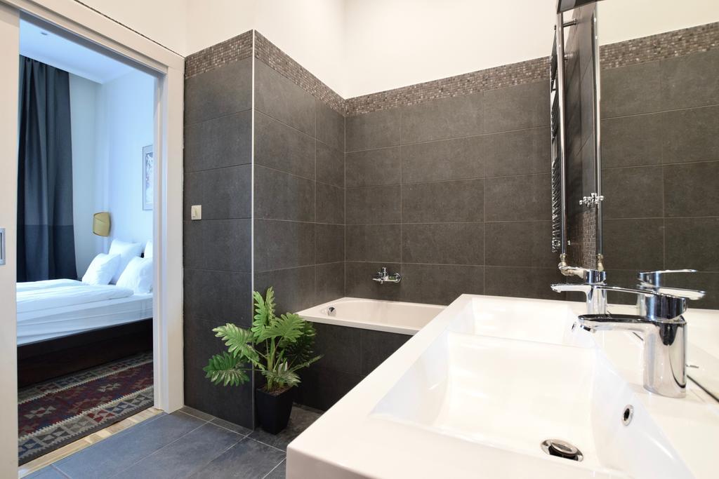 Luxury Apartment by Hi5 - Király street Suite Budapest Exterior foto